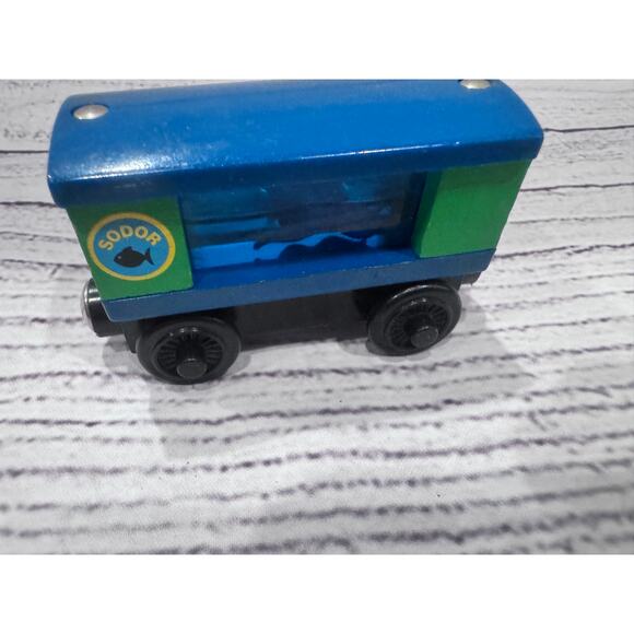 Vintage Thomas & Friends Wooden Railway Aquarium Car - Picture 1 of 3